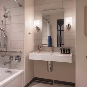 King Room Tub City View Disability Access